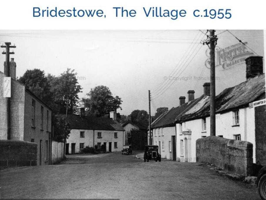 Church Gate Cottage - Bridestowe エクステリア 写真