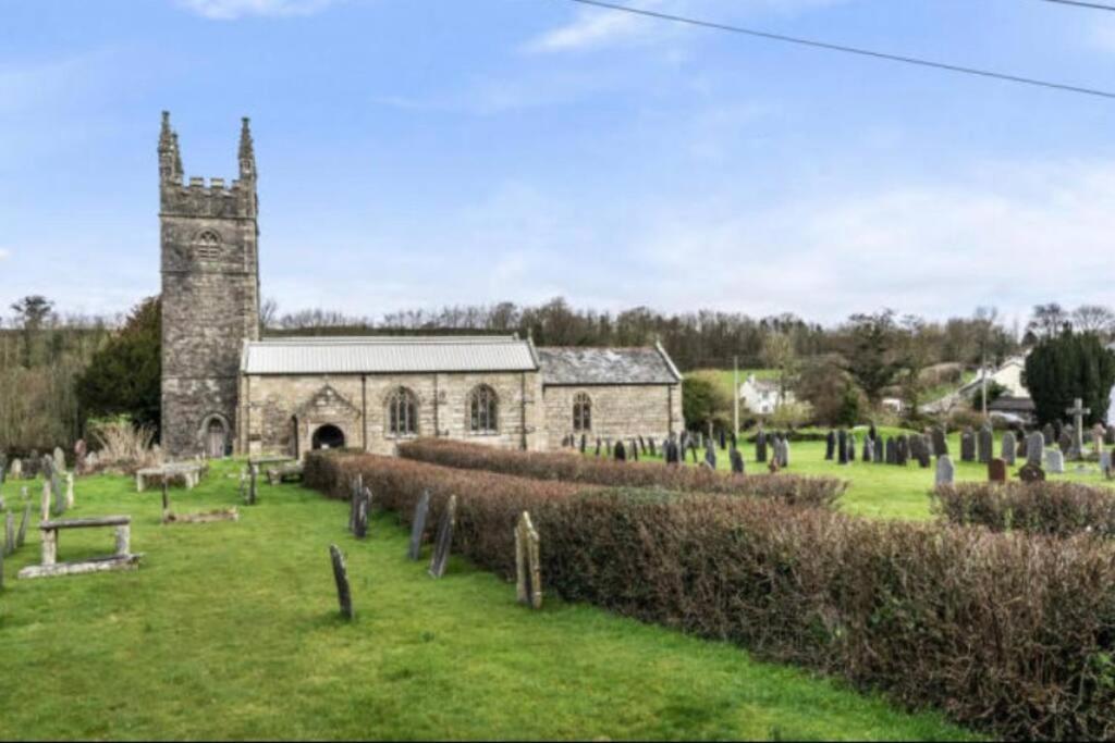Church Gate Cottage - Bridestowe エクステリア 写真